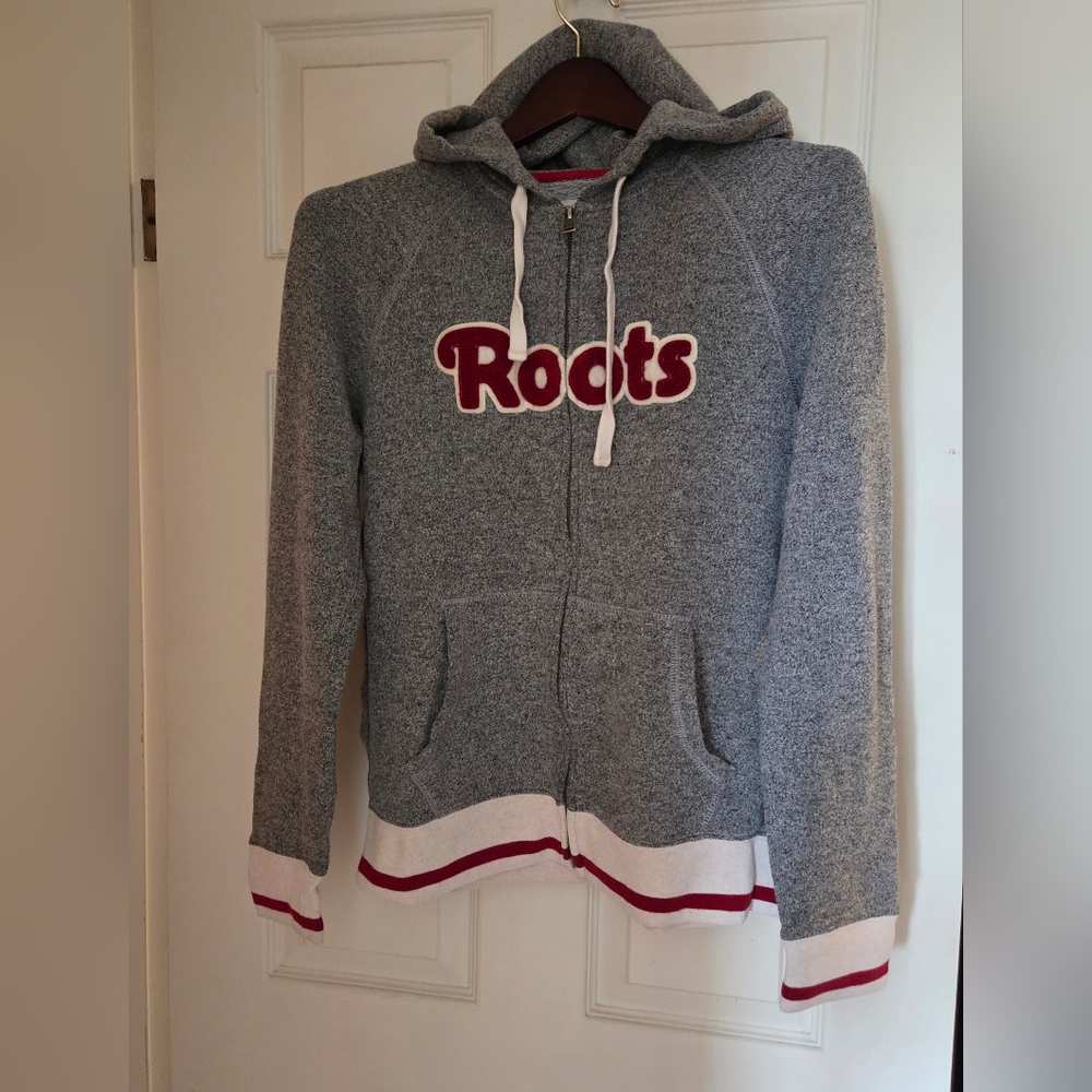 Roots Cabin Gray and White Knit Sweater